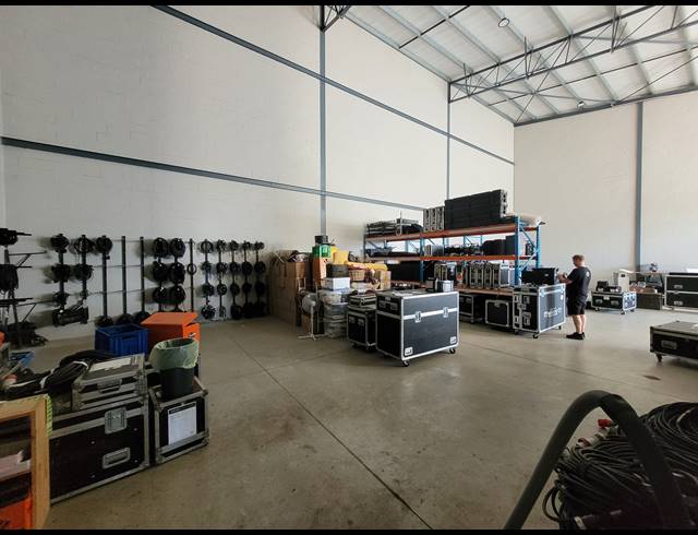 494M² WAREHOUSE TO LET IN STIKLAND INDUSTRIAL